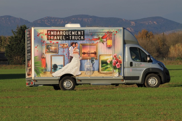 Après le food truck, le travel truck : la nouvelle agence de voyages itinérante